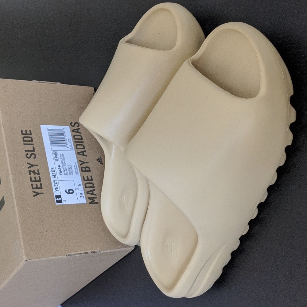 Adidas Yeezy Slide - Sand
